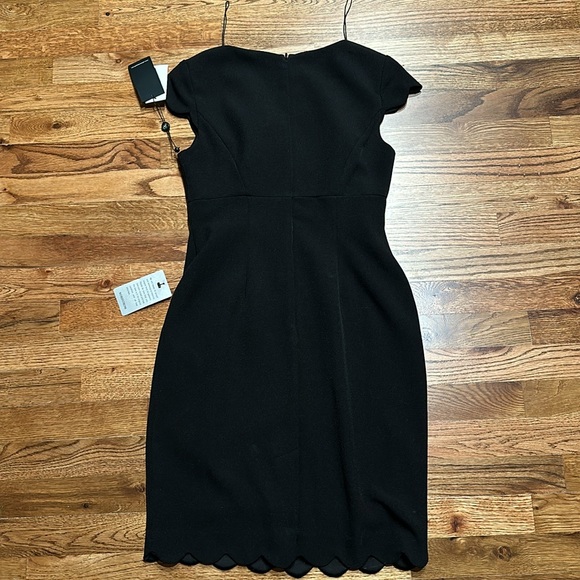 NWT- Adrianna Papell Scalloped Crepe Sheath Dress Black Size 2 Petite - Picture 4 of 6